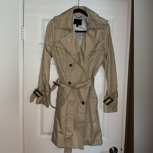 Pre-Owned Women’s Banana Republic Khaki Trench Size Medium